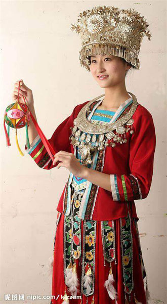 An Introduction to Traditional Chinese Clothing--zhuangzu